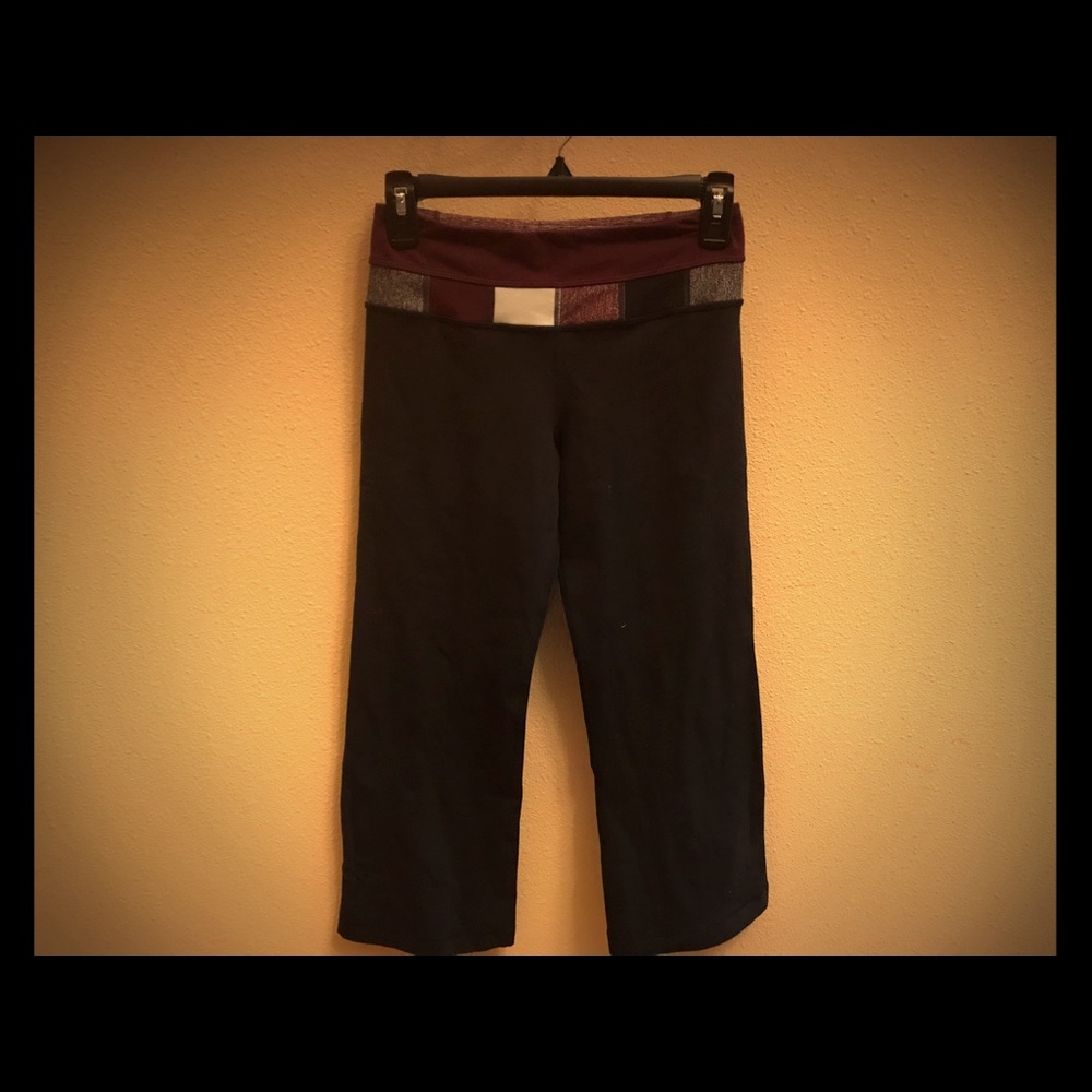 Lululemon cropped flared tights in size 4